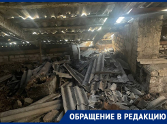 «Здесь живут пенсионеры и инвалид»: жительница Михайловки показала жуткую полуразрушенную крышу многоквартирного дома