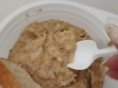 Пациенты инфекционной больницы в Мелитополе рассказали об ужасном питании