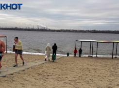 Запорожцы отметили канун Рождества купанием в реке