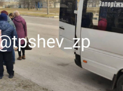 Мужчина выпал из маршрутки прямо на дорогу в Запорожье