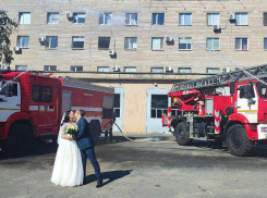 Сотрудник МЧС в Мелитополе сыграл свадьбу прямо в пожарной части