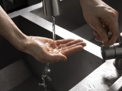 В Пологах и Токмаке отремонтировали более 1,5 км сетей водоснабжения