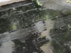 Мазутный залив в одном из дворов Мелитополя показали на видео