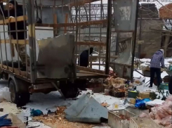 Дрон ВСУ атаковал грузовик с гумпомощью для Васильевского зоопарка