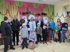 В Каменке-Днепровской дети из реабилитационного центра получили подарки от Деда Мороза