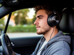 Жителям Запорожья запретили слушать русскую музыку даже в собственной машине