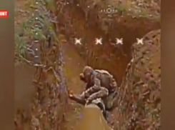 Российские дроноводы пощадили девушку-солдата ВСУ под Ореховом