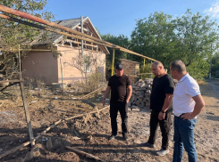 Три дома и газопровод повреждены в Токмаке после попадания снаряда ВСУ на рассвете