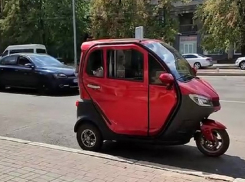 Редкая одноместная машина попала на видео в Запорожье