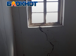 В Мелитополе власти забыли про жителей разрушающегося многоквартирного дома
