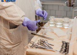 Работавшего в огороде во время обстрела пенсионера ранило в Каменке-Днепровской