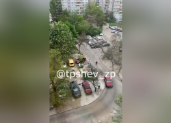 Пьяный водитель сбил пешехода во дворе и попал на видео в Запорожье