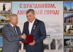 Мэр Мелитополя получил Орден «За заслуги перед Запорожской областью» несмотря на городские проблемы