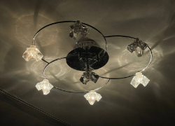 Энергетики четыре дня не могут вернуть свет запорожцам после удара ВСУ