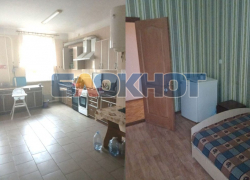 Появились кадры комнаты, где мама без причин избивала 4-летнюю дочь три месяца подряд в Бердянске