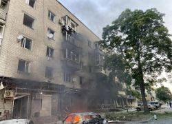 Украинский БПЛА ударил по жилому району в Токмаке: пострадала женщина
