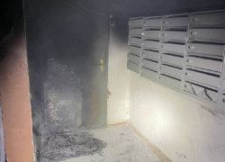 В Запорожье устанавливают обстоятельства поджога в подъезде многоэтажки