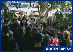 "Рыдали даже парни": сотни мелитопольцев простились с Лизой, которую сбил Mercedes-Benz с блатными номерами