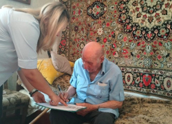 Ветеранам ВОВ из Бердянска вручили первые удостоверения российского образца