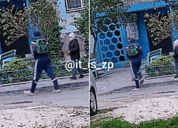 Мужчина продемонстрировал флаг РФ на запорожской улице