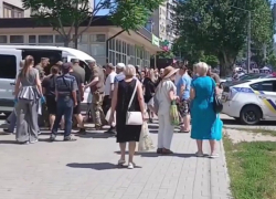 Мужчину силой затащили в микроавтобус ТЦК на улице Запорожья