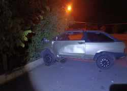 Подростки-лихачи на машине влетели в ограждение и попали в больницу в Мелитополе 