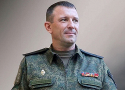 Плетёт сети для фронта и готовит жалобу: чем занимается в колонии спасший Запорожье экс-генерал Попов