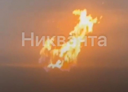 Город в огне: появилось видео из Каменки-Днепровской, обстрелянной ВСУ в ночь на 1 сентября 