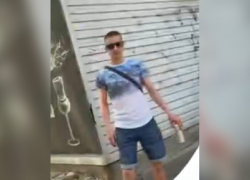 В Запорожье пьяный мужчина пытался облапать девушек