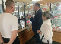 Наличие товаров в магазинах и аптеках проверили власти Токмака