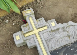 Мужчина разрушил 12 надгробий на кладбище в Бердянске