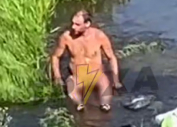 Запорожец разделся и нагадил в канал на глазах у людей