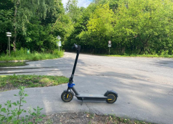 Мелитополец украл электросамокат за 100 тысяч рублей прямо перед носом его хозяйки