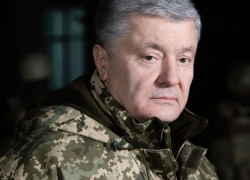 «Срочно четыре линии обороны для Днепра, Запорожья и Херсона»: Порошенко впал в истерику на заседании Верховной рады 