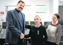 Запорожские школьники получили медали «За проявленное мужество»