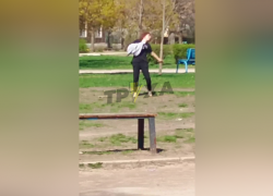 Появилось видео, как в жительницу Запорожья «вселился бес»