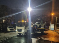 В Мелитополе начали эвакуировать неправильно припаркованные машины