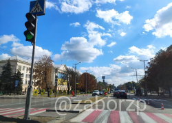 «Зебры» начали активно рисовать на центральном проспекте в Запорожье