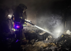 Четверых запорожцев эвакуировали из загоревшейся 9-этажки - там вспыхнул мусоропровод