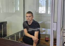 В Запорожской области пьяный отчим сбросил с высоты собственного роста трехлетнего пасынка