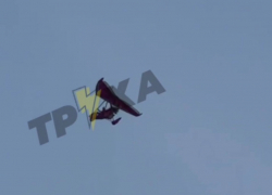 "Лишь бы его не сбили ПВО": полёт запорожца на дельтаплане сняли на видео