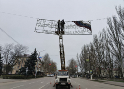 Праздничную иллюминацию к Новому году показали в мэрии Мелитополя