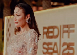 В каких нарядах звезда Голливуда из Бердянска покорила красную дорожку в Саудовской Аравии