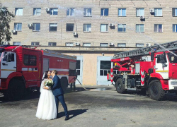 Сотрудник МЧС в Мелитополе сыграл свадьбу прямо в пожарной части