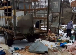 Дрон ВСУ атаковал грузовик с гумпомощью для Васильевского зоопарка