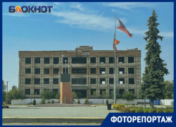 Разруха, уныние и жизнь вопреки: как сейчас выглядит прифронтовая Каменка-Днепровская в объективе «Блокнота»