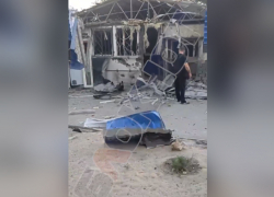 Появились эксклюзивные кадры последствий артобстрела ВСУ по Каменке-Днепровской