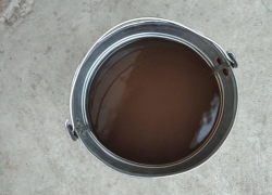 Вода цвета нефти полилась из кранов жителей Мелитополя