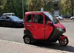 Редкая одноместная машина попала на видео в Запорожье