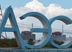 В Киеве призвали обрушить на Запорожскую АЭС десятки FPV-дронов